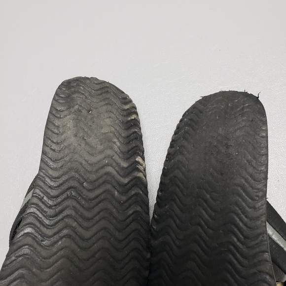 3/$15 Boys wave zone flip flops size 13 - Picture 7 of 9